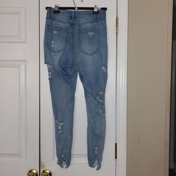 Rue21 Curvy  Super Distressed  High Rise Ankle Jeggings  Sz 8 - Picture 4 of 8